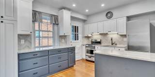 Updated Condo 3 Blocks from Metro Gallery 5