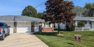 Beautifully Maintained Brick Duplex Gallery 1