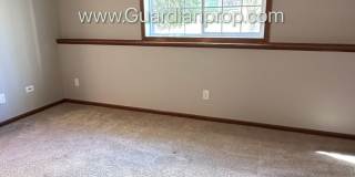 Spacious Eden Prairie Town Home, 2 Car Garage, Primary, 4 Baths, Fireplace Gallery 22