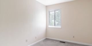 3 Bed/2 Bath Pet Friendly Bus Route. Parking. Gallery 11
