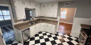 252 East Edwin Circle Gallery 4