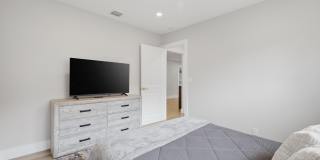 1320 RIVERSIDE Circle Gallery 17