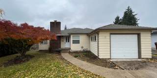 Charming 2 Bed 1 Ba House in Gladstone - Garage, Washer and Dryer, Landscaping Including! Gallery 1