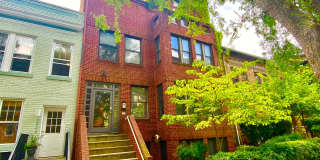 Dupont Circle 1 Bedroom Charmer with Patio, Fireplace, Central Air, Washer/Dryer! Gallery 1