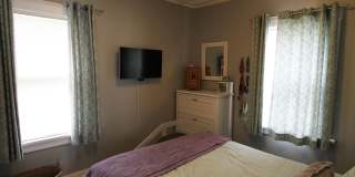 Beautiful 2-bedroom Charmer in Aksarben Gallery 8