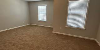 3 Bedroom Townhome off River Watch Pkwy Gallery 8