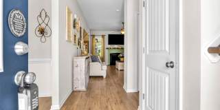 4 bedroom 2.5 bathroom home close to beaches, shopping, and Marine Corps Bases. Gallery 5