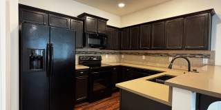 Keep Cool in this Air Conditioned Home in Gated Community! Gallery 5