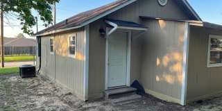 2104 W Robbins St Gallery 7