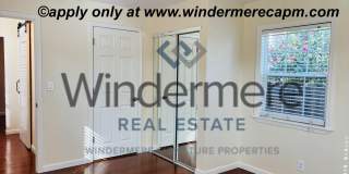 Beautifully Remodeled 2 Bedroom, 2 Bath Duplex on Freeport Blvd.- Now available! Gallery 17