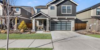 Modern 5 Bedroom Home with Bonus Room Gallery 1