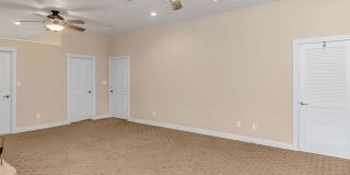 Beautiful & Spacious 4Bd 3.5Bath Home w/An Occupied Mother in Law Suite on Lower Level Gallery 120