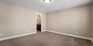 Close proximity to Old Mill District and downtown Gallery 25