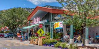 Trailside Living: 5BR Home Steps from Sanitas & Pearl Street Gallery 24