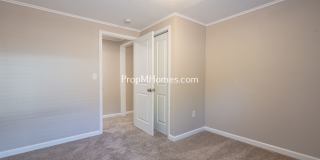 Updated Three Bedroom Home in Milwaukie - Large Fenced Yard! DEPOSIT SPECIAL Gallery 17