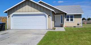 April Rent FREE - Double Car Garage & Fenced Yard Gallery 1