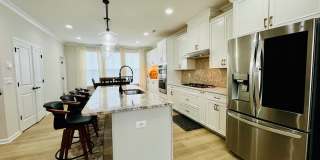 Beautiful 4BR Townhouse in Ballantyne Gallery 20