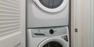 Spacious 2 Bed Townhouses! * BEST KOREATOWN LOCATION * washer & dryer * bidet Gallery 25