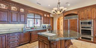 Gorgeous 5 Bedroom Home with sweeping views and pool Gallery 38