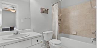 Charming 2-bedroom, 2.5-bathroom Townhouse Located in the Heart of Raleigh, NC Gallery 16