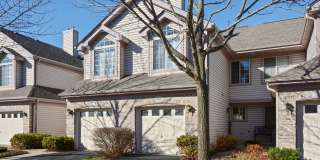 Gorgeous 2 Bedroom Townhome available in Palatine! Gallery 1