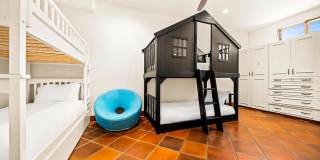 5204 Chelsea Gallery 71