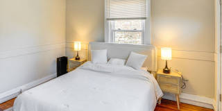 Renovated 2 Bedroom + Den w/ Private Garden Access Renovated 2 Bedroom + Den w/ Private Garden Access Gallery 12