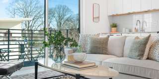 Modern downtown condo studio with private balcony & parking space. Gallery 4