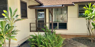 Charming Singe Family Home 3/1/2 with Spacious & Fenced Yard Gallery 10