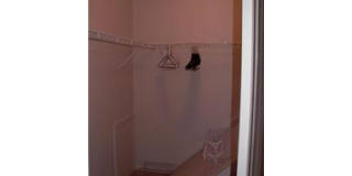 Spacious townhouse, walk to METRO, pool, parking, all you could want! Gallery 19