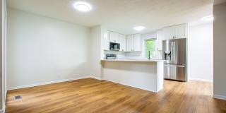 Beautifully Remodeled Modern 5 Bedroom / 3 Bath Home Near Millard North Gallery 5