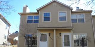 Stylish End Unit with Central Air & Wood Floors in District 20!! Gallery 1