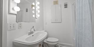 Charming 1 Bed, 1 Bath Duplex with Office/Flex Space near Five Points, Downtown Raleigh Gallery 11