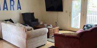 Modern Triplex Apartment with 1 Parking Included.  Conveniently Located.  NO FEE Gallery 8