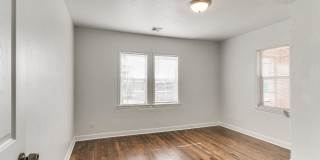 1501 Northeast Grand Boulevard Gallery 6