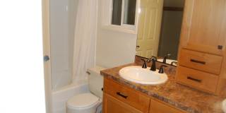 3 Bedroom Home N side of Newberg Gallery 9