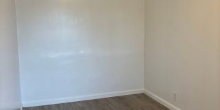 Beautiful 1 Bed Backhouse Available Now! Gallery 7