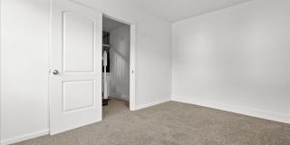 Room in 5 Bedroom Home at Carlton Ave Gallery 14