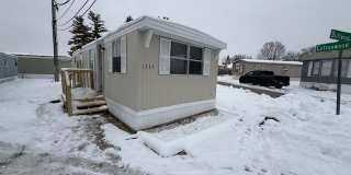 1335 Driftwood Alley Gallery 1