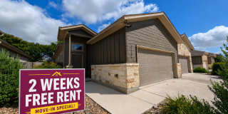 3/2/2 Duplex near Hwy 46 /Fridge Included / No Carpet / Fenced Backyard / CISD *2 weeks free rent* Gallery 1