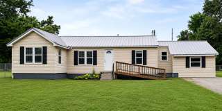 Charming 2-Bedroom Home for Rent | 1224 W. Barr, Nevada, MO 64772 Gallery 1
