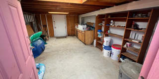 East- 3 bedroom/ 2 bathroom home with sparkling pool! Gallery 6