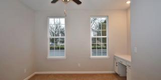 Gorgeous luxury 2BD/2.5BA M'boro townhome w/garage, washer/dryer, across from MTSU! Gallery 10