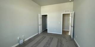 629 West Snowy Owl Street Gallery 22