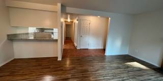 2 Bedroom Condo in Lake Oswego Gallery 6