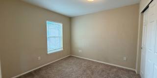 Bright Open-Concept Condo with 1-Car Garage in Prime Commuter Location Gallery 19