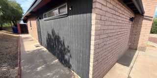 East- 3 bedroom/ 2 bathroom home with sparkling pool! Gallery 19
