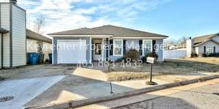 * * * $250 Move-in Special * * * 3 Bed, 2 Bath Home Near UCO and Hafer Park * * * $250 Move-in Special * * * Gallery 3