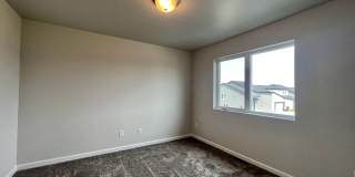 4 Bed | 2 Bath | 2 Stall Garage | Single Family Home Gallery 17