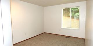 Rent Special: 1/2 Off August's Rent!! 3 bed 2 bath House in South Salem! Gallery 21